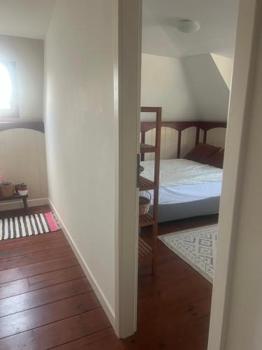 Кровать или кровати в номере Sfeervolle kamer aan de Dorpsdijk met Gratis Ontbijt