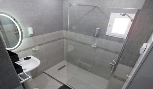 Et badeværelse på F5 Familial avec Emplacement Top à Akid Lotfi