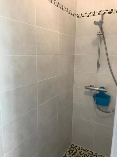 Et badeværelse på MAISON et PISCINE PRIVEE