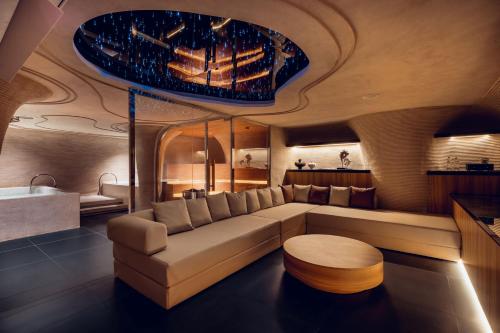 Posezení v ubytování Kin Hotel Onsen Edition