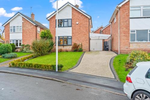 a house with a car parked in front of it at Luxury Escape Sleeps 7 in Albrighton- 4 Beds 3 Double beds 1 single 2 Mins to M54 RAF Cosford Shifnal Telford Oxley Staffordshire -JLR Wolves Stafford I54 Business Park- 10 Mins to M6- 40 Mins to NEC Regular & Long Work Stays available - Samina- ARZ Stays in Albrighton