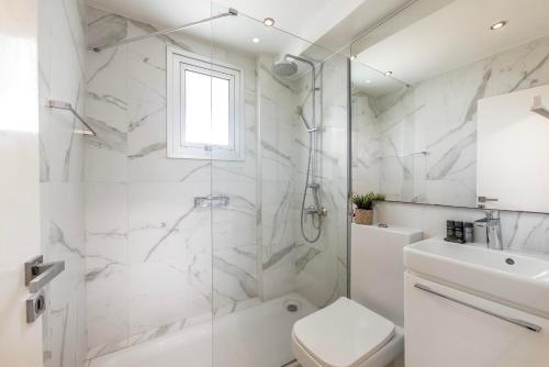 Ένα μπάνιο στο Mackenzie Leo Seafront Suite