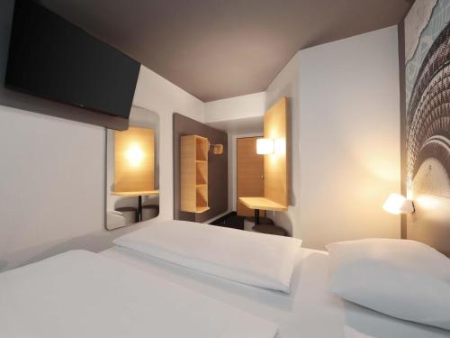 Postel nebo postele na pokoji v ubytování B&B HOTEL Berlin Genshagen-Nord