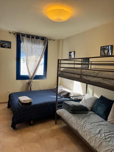 Ένα ή περισσότερα κρεβάτια σε δωμάτιο στο Precioso apartamento en San Isidro , ski , snow