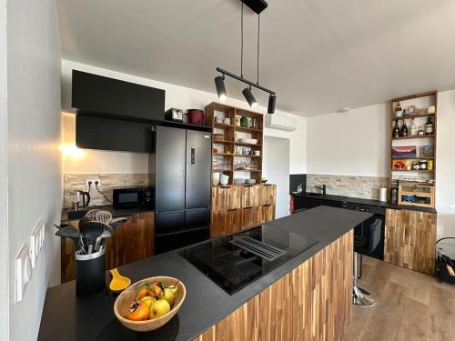 Η κουζίνα ή μικρή κουζίνα στο Maison avec jardin, wifi, parking, vidéo projecteur