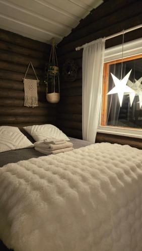 Ένα ή περισσότερα κρεβάτια σε δωμάτιο στο Rytiniemen rantamökki