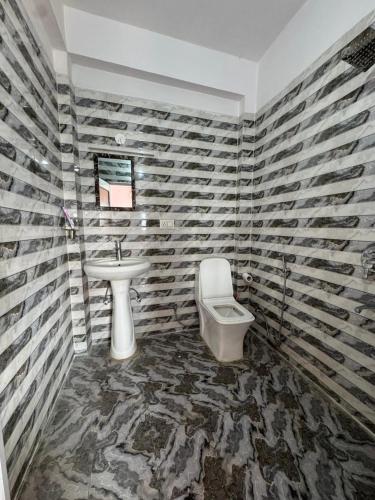 a bathroom with a sink and a toilet at Happy Homes by Yoga & Smiles, Upper Tapovan in Rishīkesh