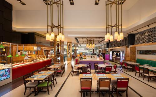 a restaurant with tables and chairs and a bar at Shangri-La Xian in Xi'an