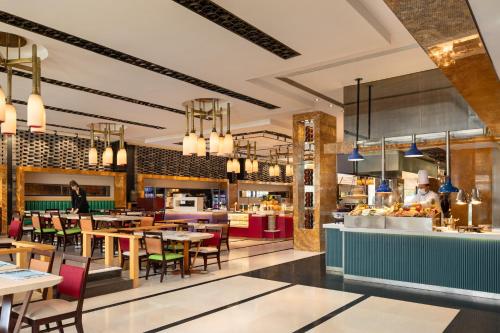 a restaurant with tables and chairs and a cafeteria at Shangri-La Xian in Xi'an
