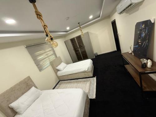 En eller flere senge i et værelse på شقة سكنية خاصة غرفتين نوم وصالة أنيقه