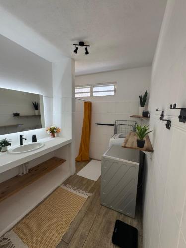 Ένα μπάνιο στο Villa Hana'iki