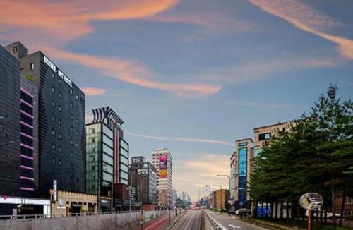 Brown Dot Hotel Guun