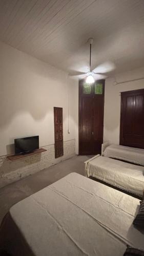 Кровать или кровати в номере A la Gurda Hostel - Barrio Sur