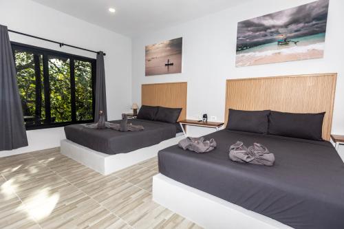 Una cama o camas en una habitación de Shiralea Resort