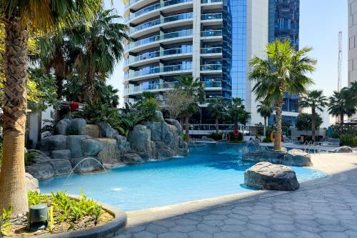 Luxury Living at Paramount Tower B, Business Bay