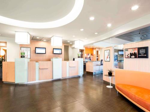 a lobby of a hospital with a waiting room at Ibis Como in Grandate