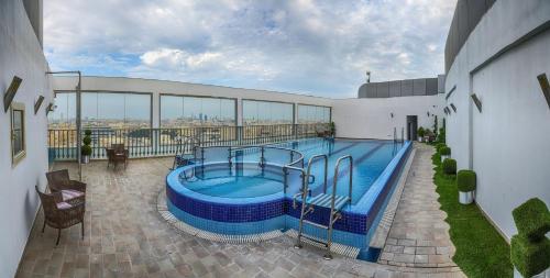 Bazén v ubytování Grand Mayral Hotel nebo v jeho okolí