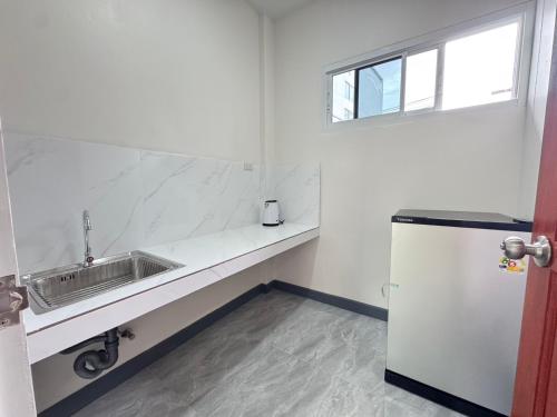 Kuchyň nebo kuchyňský kout v ubytování Karon Little House