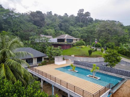 Бассейн в A103 Banjong 1 Bed apart Near Nai Harn Beach или поблизости