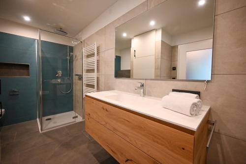 Domizil THIRTEEN with Sauna and Glacier View by All in One Apartments