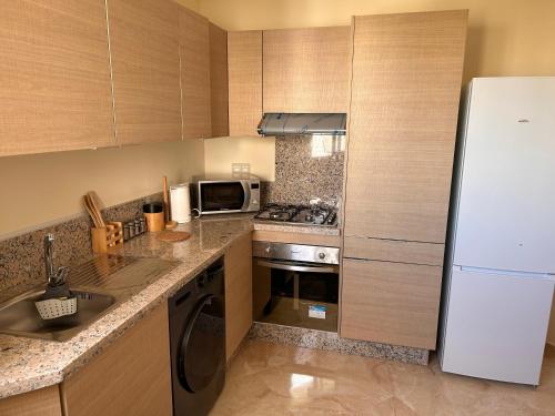 Η κουζίνα ή μικρή κουζίνα στο Appartement Bouznika POOL & BEACH