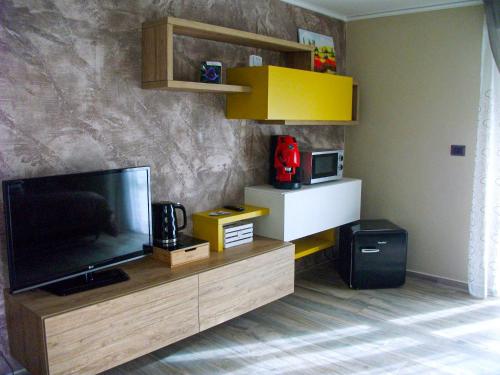 a living room with a large flat screen tv at Belvedere Vallata Affitti Brevi in Vallata