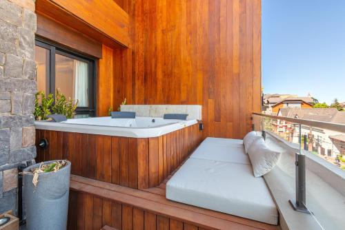 Μπαλκόνι ή βεράντα στο Apartamento com jacuzzi no centro de Gramado