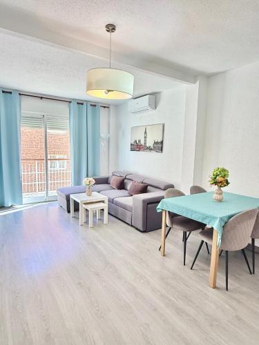 Lovely, new, bright 3 mins to beach apt 105 sq meters