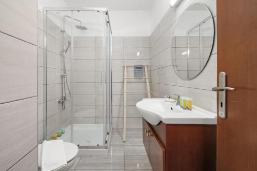 Ванная комната в Downtown Stadium 3 Bedroom Apartment