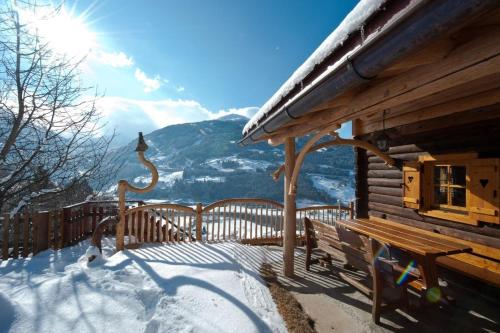 Nespecifikovaný výhled na hory nebo výhled na hory při pohledu z prázdninového domu