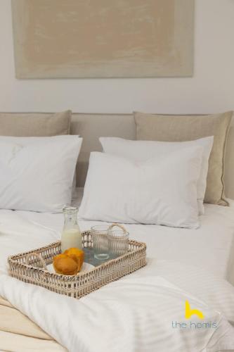 Chic Studio Fireplace & Projector Near Acropolis!