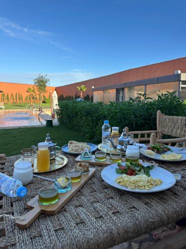 Jídlo v penzionu nebo okolí