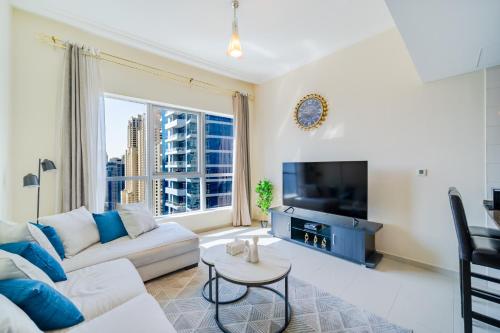 Spacious 1BHK Apt with Canal View in Dubai Marina