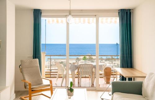 AA Guest - Sunshine Front Sea Views Eco Apartment