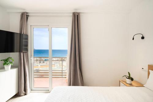 AA Guest - Sunshine Front Sea Views Eco Apartment