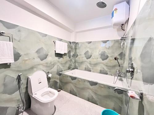 Ένα μπάνιο στο Maplewood Hotel & Spa