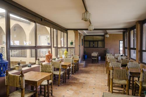 Restaurace v ubytování Auberge Ayam Atlas- pool 10mn away