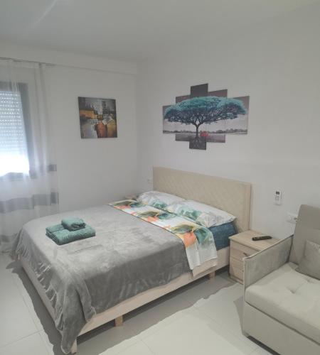 AJ Studio Apartments