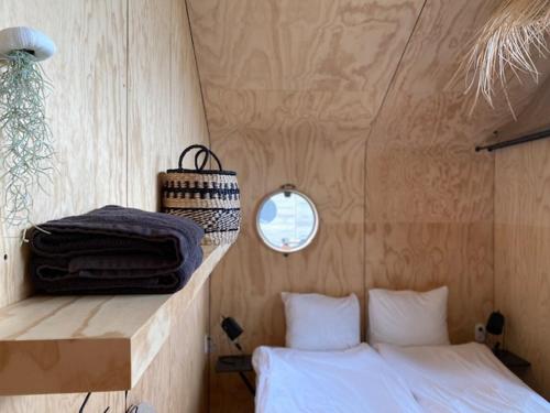 Foto dalla galleria di Centrally located luxury family home with views and garden a Oud-Ade