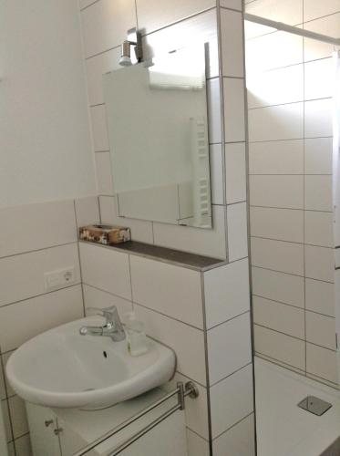 Bilik mandi di Murthum Gästeappartments