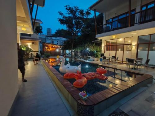 Bazén v ubytování M Y hotel nebo v jeho okolí