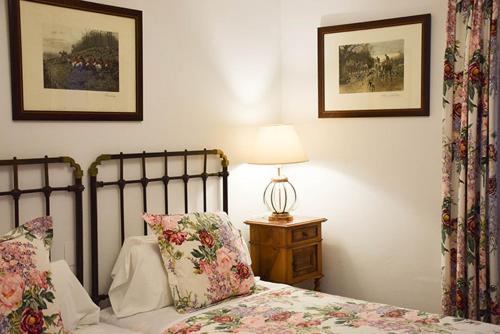 Ένα ή περισσότερα κρεβάτια σε δωμάτιο στο Hotel Los Caspios