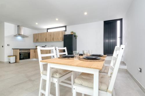 Luxury White House Apartment - By Lanzarote Vacation Homes