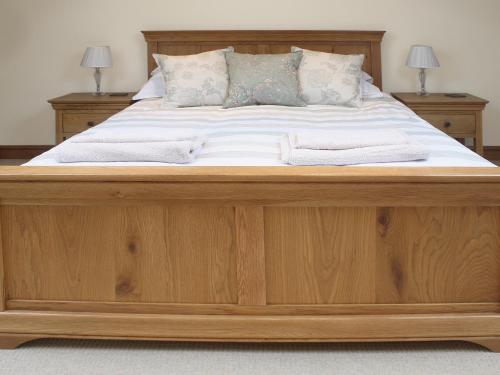 En eller flere senge i et værelse på Barn Owl Cottage