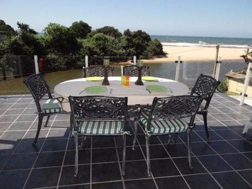 a table and chairs with a view of the beach at Arabella No. 4 in Margate