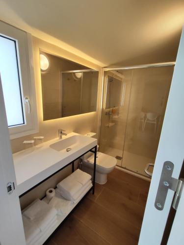 a bathroom with a sink and a toilet and a shower at VuT QUINTA LA LEGUA in Quintanadueñas