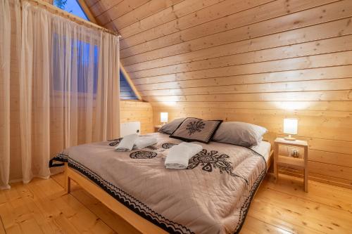 En eller flere senge i et værelse på Zakopiańskie domki przy Potoku