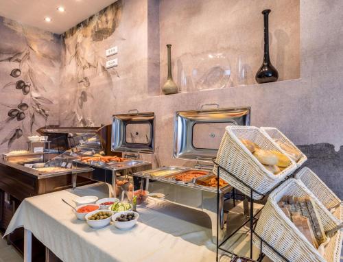 Φαγητό σε αυτό το διαμέρισμα ή κάπου εκεί κοντά