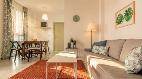 Sunny & Central - 10' Walk Setas - FREE Garage