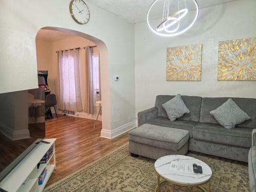 a living room with a couch and a table at Contemporary Urban Home in Niagara Falls